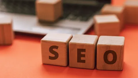 网站改版 SEO 保全操作手册：避免改版后流量腰斩的 15 个关键动作